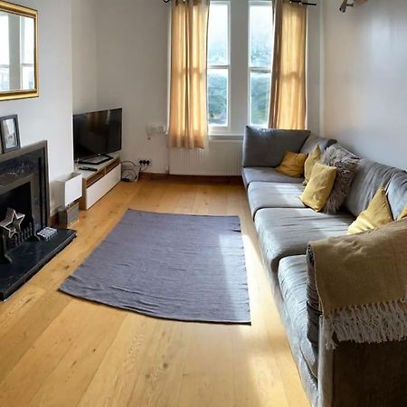 3 Double Bedroomed Flat, Acton. London, Uk Buitenkant foto
